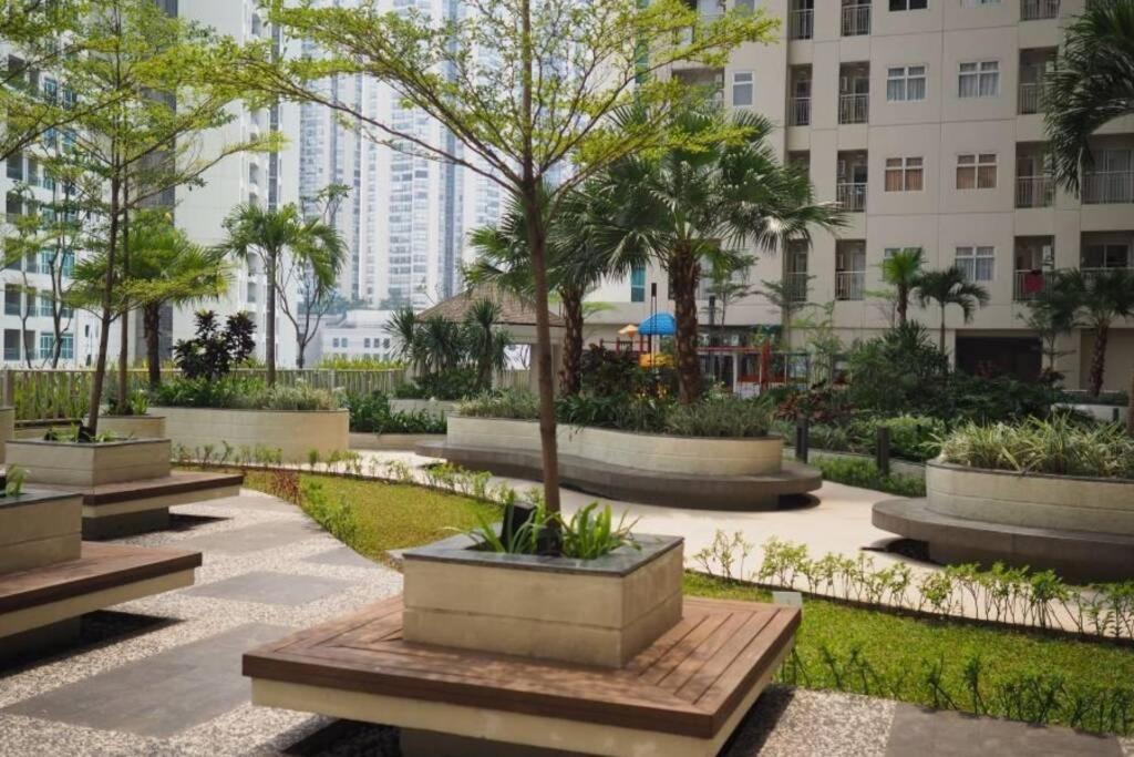 1 Bedroom Apartment Near Central Park Mall ジャカルタ エクステリア 写真