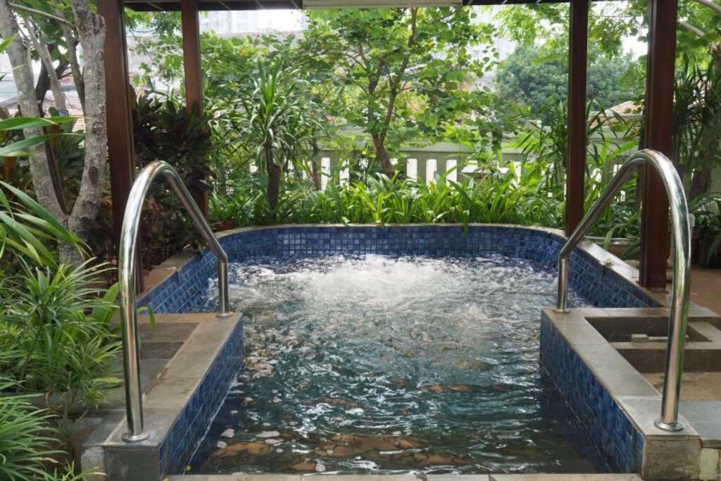 1 Bedroom Apartment Near Central Park Mall ジャカルタ エクステリア 写真